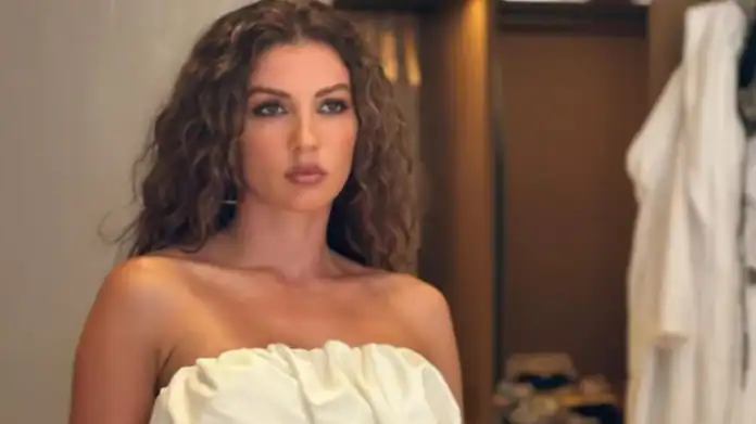 Burcu Özberk Kendisine Gelen Mesajı İfşa Etti “Bu İnsanları Takmayın!”