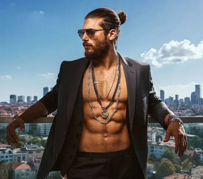 Can Yaman Yeni Sevgilisiyle Kırmızı Halıda Aşkını Gözler Önüne Serdi