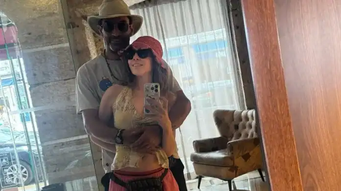 Sinem Kobal ve Kenan İmirzalıoğlu Tatilde Aşk Dolu Anlar Yaşadı