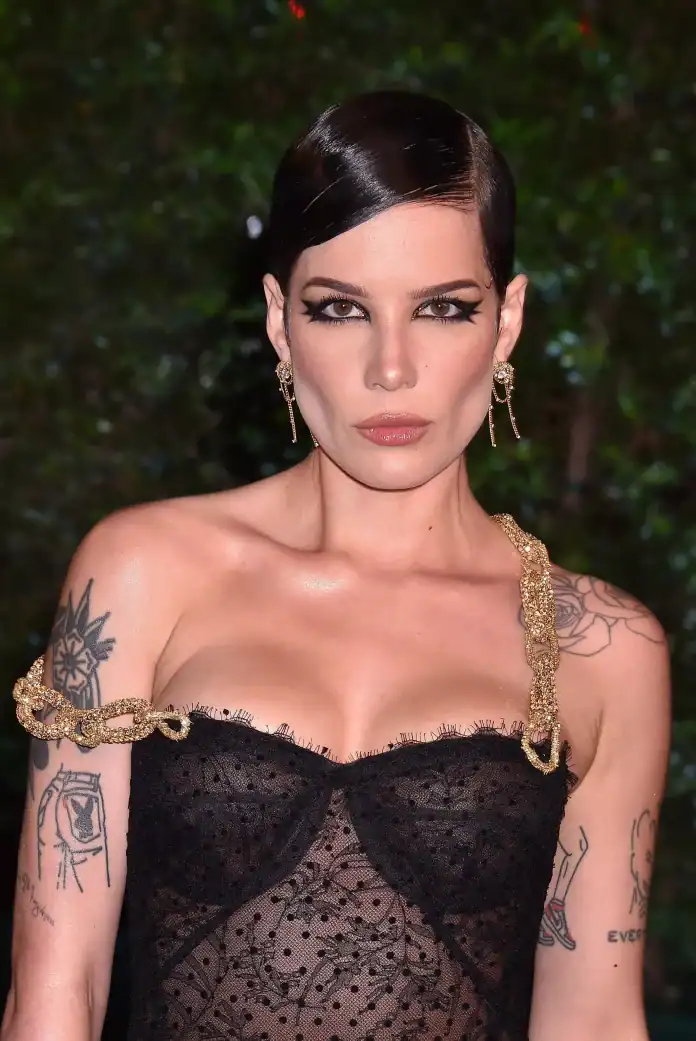Halsey’in İstanbul Konseri 1 Hafta Ertelendi