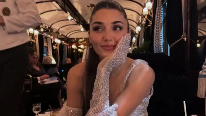 Hande Erçel ve Hakan Sabancı Tatil İçin Yunan Adaları’na Gitti