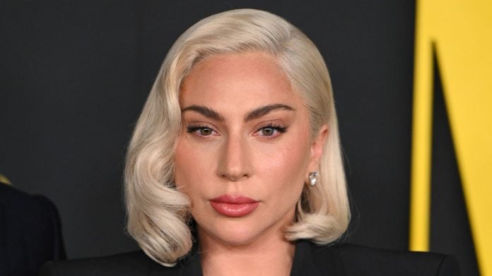 Lady Gaga Sahne Kazasıyla Korkuttu Hayranları Endişelendi