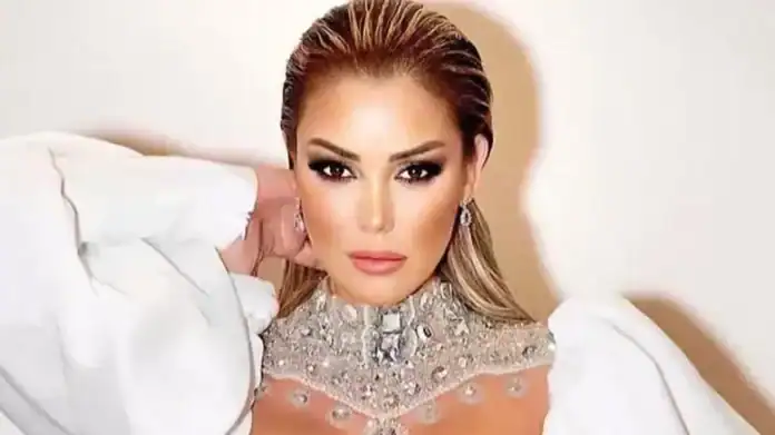 Petek Dinçöz’ün Photoshoplu Pozları Jennifer Lopez’e Benzetildi