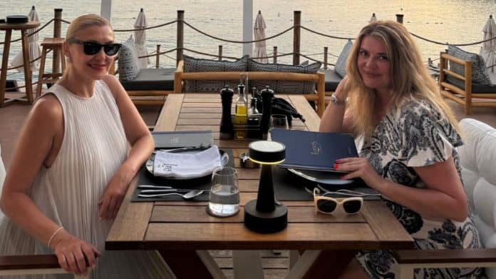 Zeynep Mansur ve Şebnem Özinal Tatil İçin Kalkan’ı Tercih Etti