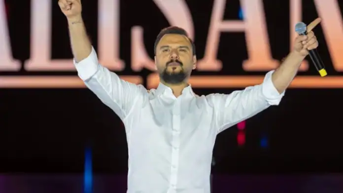 ‘6 Bin Kişilik Ordum Var’ Diyen Alişan’dan Eğlenceli Paylaşım