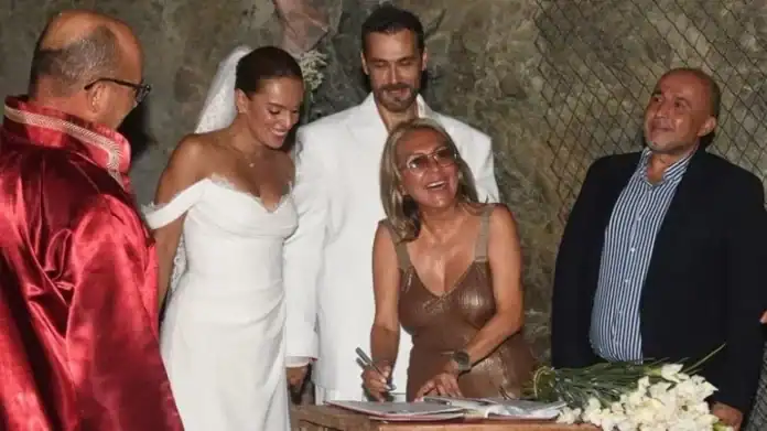 Bestemsu Özdemir ve Ersin Görkem Fethiye’de Nikâh Kıyarak Evlendi Düğünden Fotoğraflar