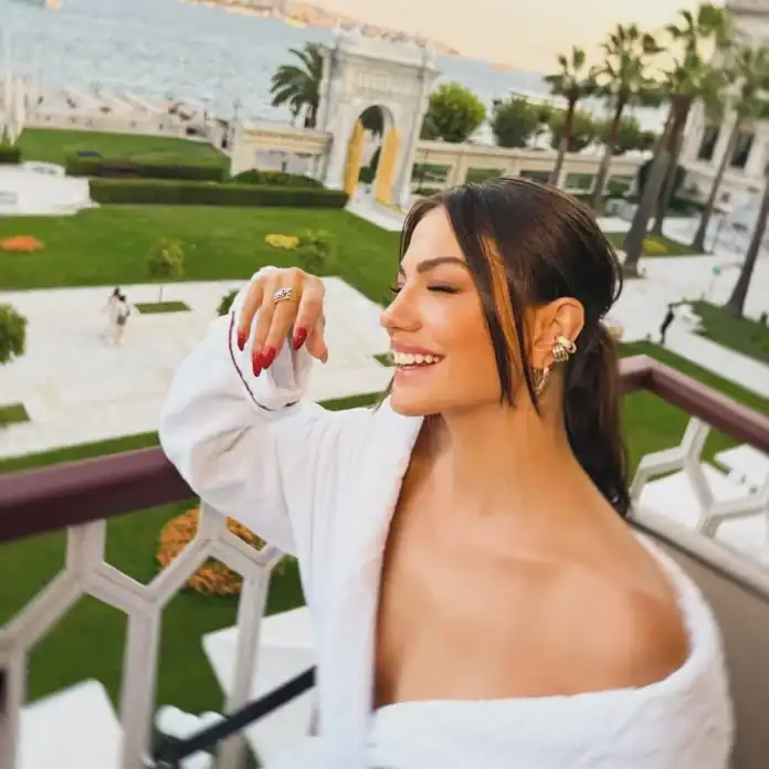 Demet Özdemir’in Sosyal Medya Paylaşımları Hayranlarını Mest Etti