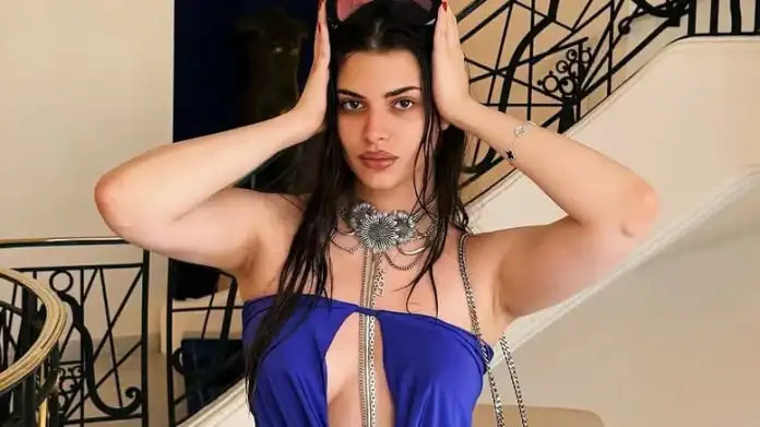 Derin Talu “Kilo Aldım” Deyip Eski Bikinili Pozunu Paylaştı