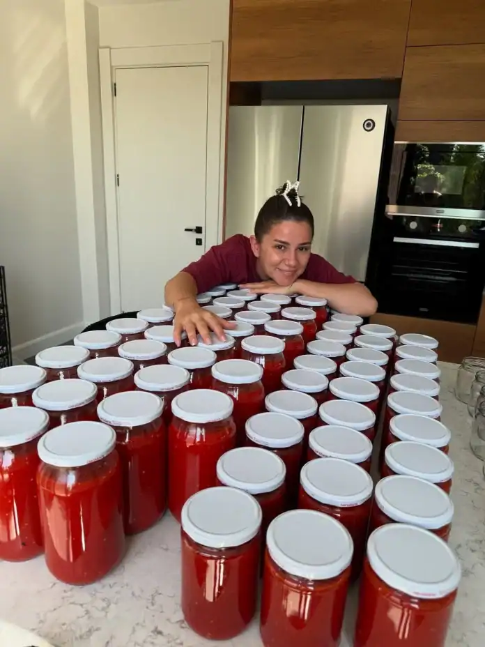 Merve Özbey’in Kış Hazırlığı Kavanozlar Dolusu Domates Sosu