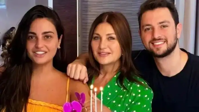 Sibel Can’a Çocuklarından Sürpriz Doğum Günü Kutlaması