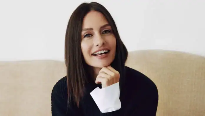 Yasemin Özilhan Spor Rutinini Sürdürüyor! Beyaz Şortlu Pozuyla Vücudunu Gösterdi