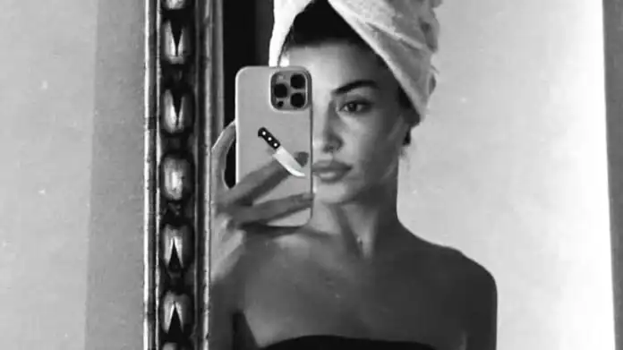 Hande Erçel aşk acısını unuttu, karın kaslarıyla sosyal medyayı salladı