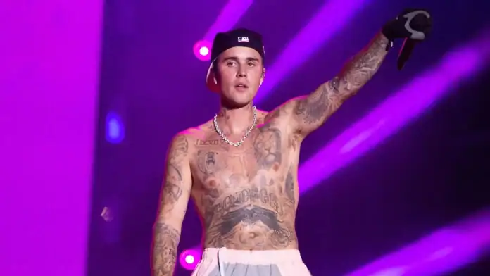 Justin Bieber, İç Çamaşırıyla Segway Sürerek Şaşırttı!