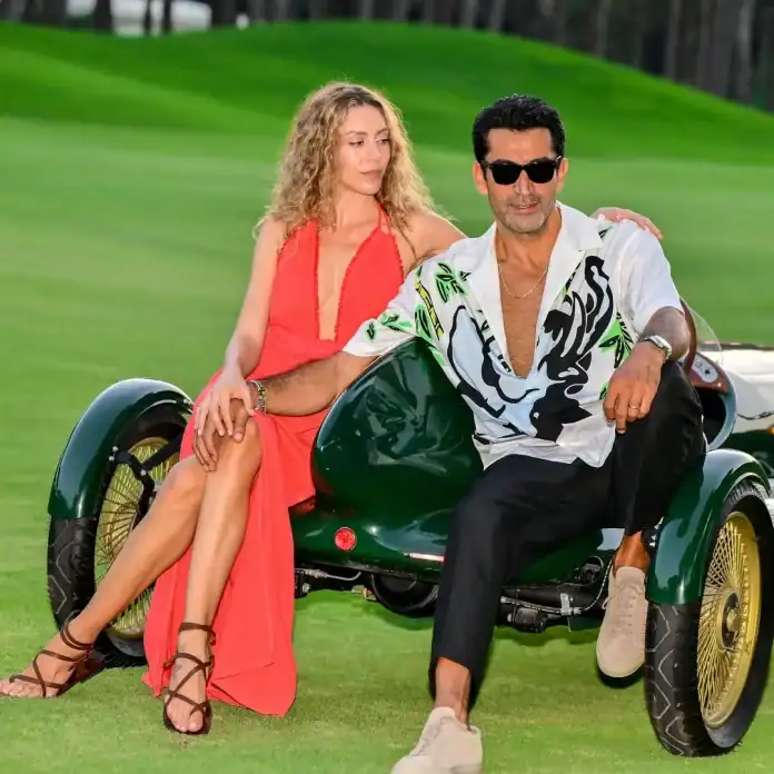 Kenan İmirzalıoğlu, Sinem Kobal’ın Kardeşinin Düğünündeki Erik Dalı Dansıyla Gündemde
