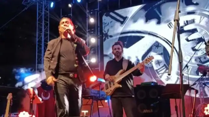 Kıraç, Edirne Konserinde Güllü’yü Anarak Duygulandırdı