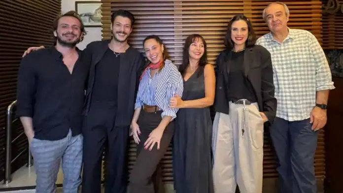 Ünlü Yıldızlar “Fora” Oyununda 29. İstanbul Tiyatro Festivali’nde