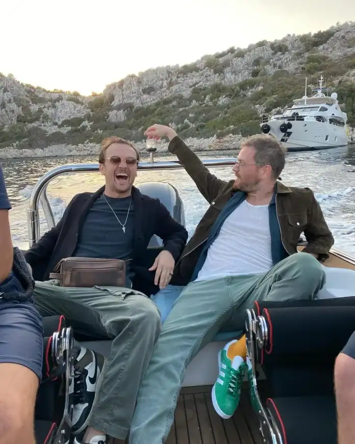 Aras Bulut İynemli, 15 Milyonluk Lüks Teknede Engin Öztürk'ü Ağırladı