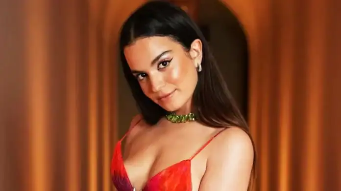 Aslı Bekiroğlu Tiyatroda İlk Adımını Atıyor Bana Erkek Sormayın Dedi