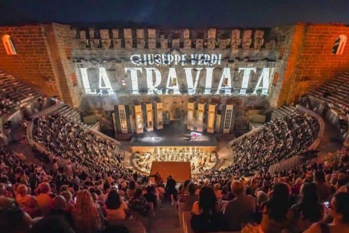 Aspendos Opera ve Bale Festivali, Verdi’nin La Traviata’sıyla Sona Erdi