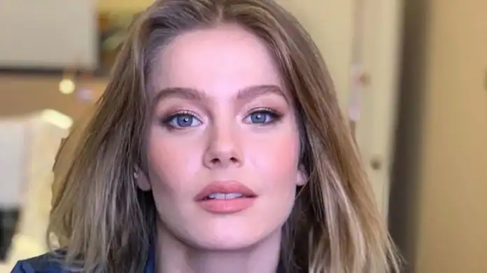 Burcu Biricik'ten Ego Dersi Ben Köylüyüm, Fakir Roller Benim İçin Geçerli Burcu Biricik'ten Ego Dersi Ben Köylüyüm, Fakir Roller Benim İçin Geçerli