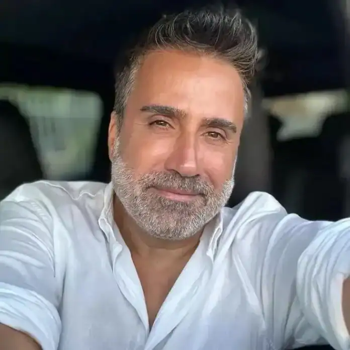 Emrah, Bakü Sahnesinde Duygusal Anlar Yaşadı Son Hali Tartışma Yarattı! Emrah, Bakü Sahnesinde Duygusal Anlar Yaşadı Son Hali Tartışma Yarattı!