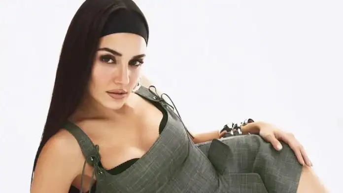 Hande Erçel Grazia Italia Kapak Yıldızı En Büyük Hayali Sergi Açmak