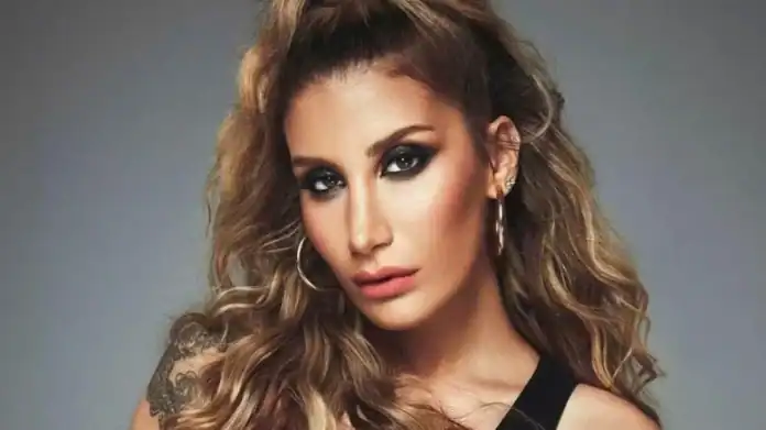 İrem Derici'den Manifest Esin Bahat'a Destek Bebek Gibi Kızın Psikolojisiyle Oynamaya Hakkı Yok