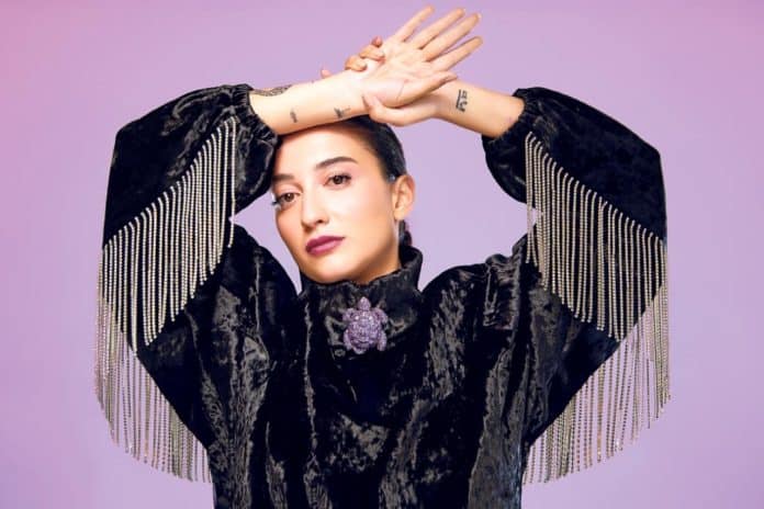 Türk Şarkıcı Melike Şahin'in 'Akkor' Albümü Grammy Yarışına 4 Kategoride Giriyor