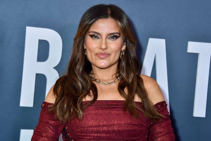 Ünlü şarkıcı Nelly Furtado, 25 yıllık sahne yaşamının ardından müzik kariyerini bitirdiğini duyurdu