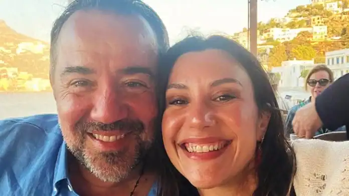 Ata Demirer’in Büyük Mutluluğu Sevgilisiyle Bozcaada’da Romantik Günler!