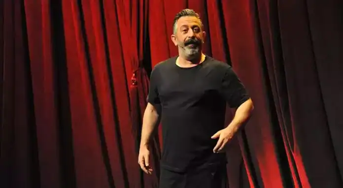 Cem Yılmaz'ı Farklı Bir Yönde İzleyin...