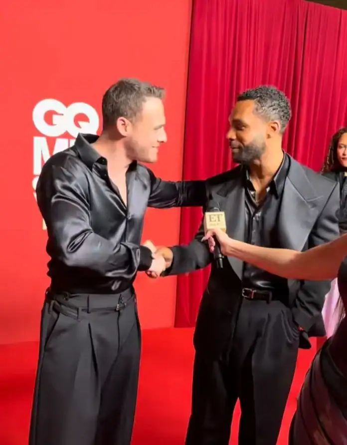 Dubai'de Ödül Töreninde Parladı... Kerem Bürsin, Ünlü Yıldızla Yan Yana