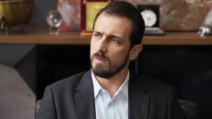 Emrah Altıntoprak, 'Kızılcık Şerbeti'nden Veda Eder Etmez Feyza Civelek'i Takipten Çıkardı Torpil İddiaları Alevlendi!