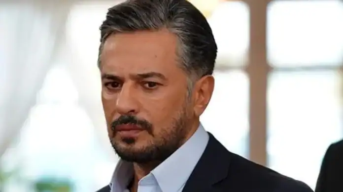 Emre Altuğ Tatlı Mayada Yaşlandı Emekli Öğretmen Rolüyle Büyüledi, Hayranlar Şaşkın!