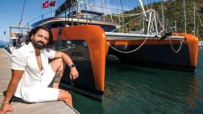 Göcek'e Kaçan Koray Avcı, Pazarda Karpuz Tezgâhı Açıyor!