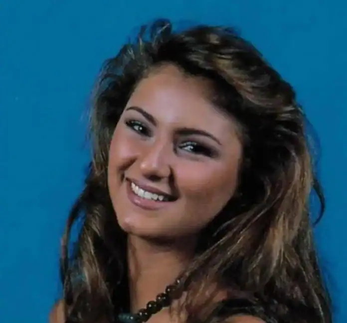 Pınar Altuğ'un 19 Yaşındaki Fotoğrafı Sosyal Medyayı Salladı