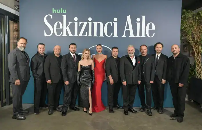 Sekizinci Aile Galası Gerginliği Hazal Kaya ve Melisa Döngel'in Yer Çekişmesi Sosyal Medyayı Salladı!