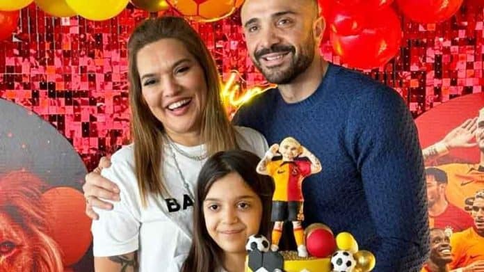 Demet Akalın'ın Kızı Hira Ekranlara Transfer Oluyor İmzalar Atıldı