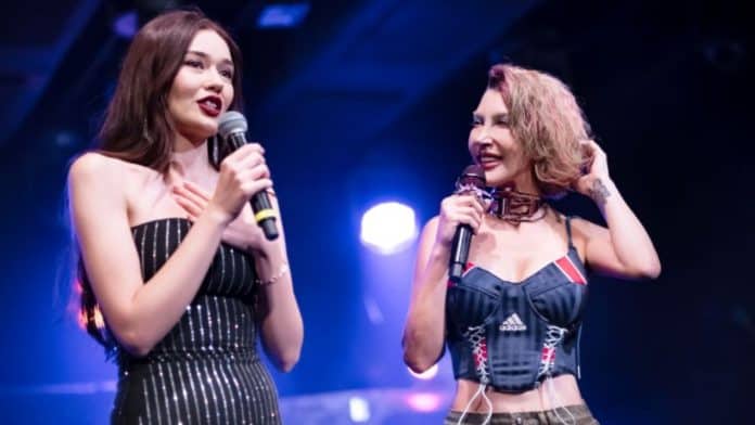 Hande Yener’den Türkiye Güzeli Ceren Arslan’a Sahneden Destek