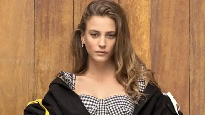 Serenay Sarıkaya'nın Tarzı Yine Olay Oldu Görenler Dönüp Bir Daha Baktı
