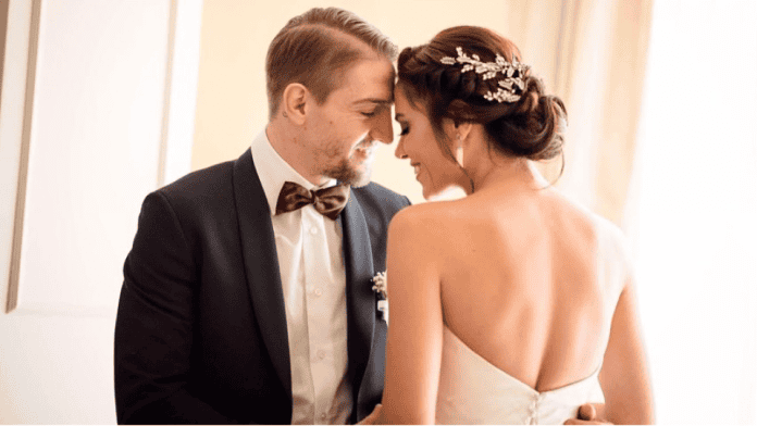 Caner Erkin ve Şükran Ovalı evliliklerinde 9. yılı geride bıraktı