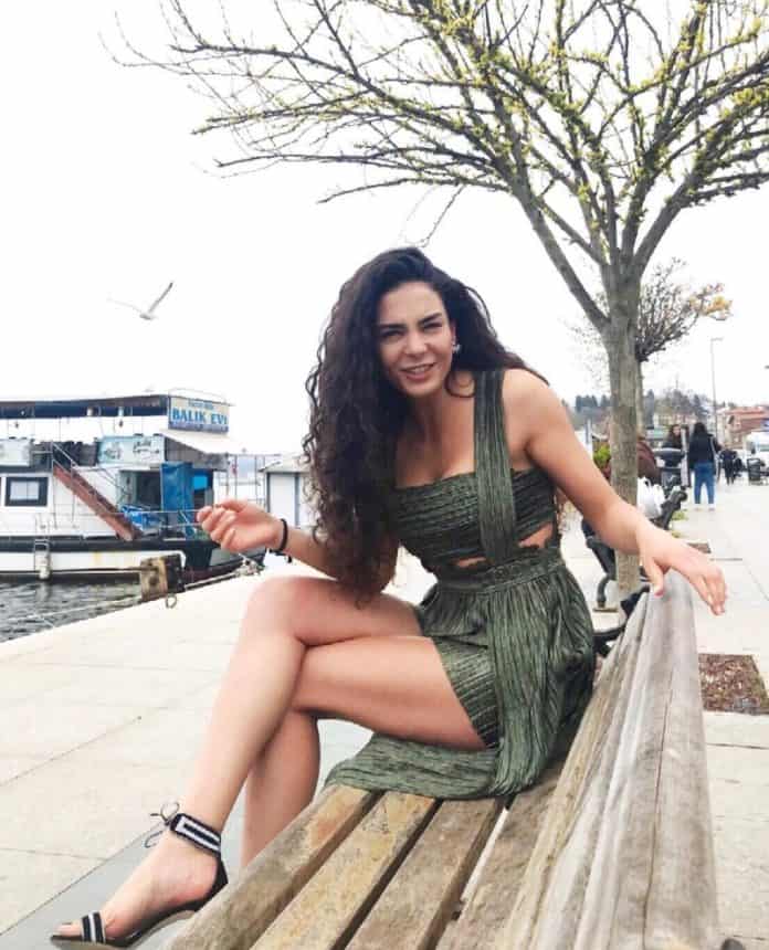 Ebru Şahin'den Televizyon Sektörüne Sert Eleştiri Reyting Sistemi Emekleri Çürütüyor