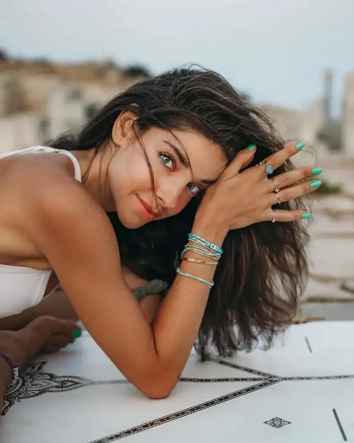 Elvin Levinler'den Sıra Dışı Bakım Ağız İçi Masajı Denedi