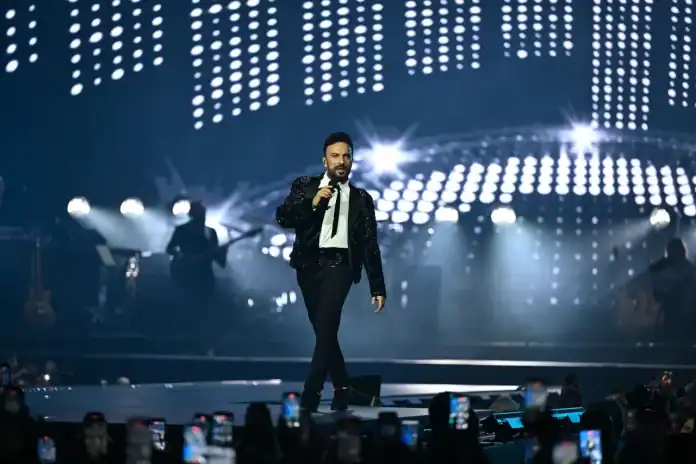 Megastar Tarkan İstanbul'da Fırtına Gibi Esti 7 Yıllık Özlem Son Buldu