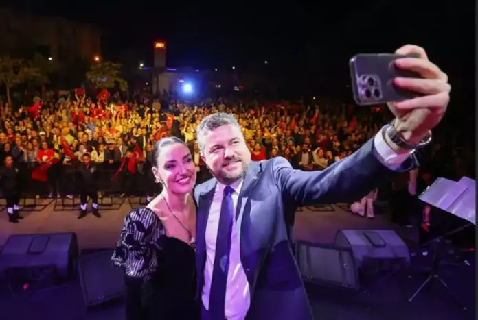 Sevcan Orhan Phuket Sessizliğini Bozdu Görkem Duman ile Aşk İtirafı Geldi