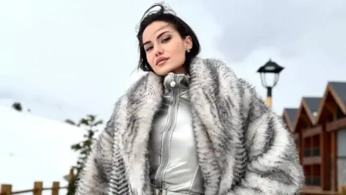 Fahriye Evcen Kış Tatilinde Gri Şıklığı Büyüledi