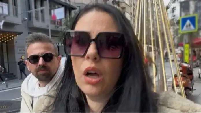 Ferdi Tayfur'un Kızı Tuğçe Tayfur ile Eşi Sokak Ortasında Birbirine Girdi