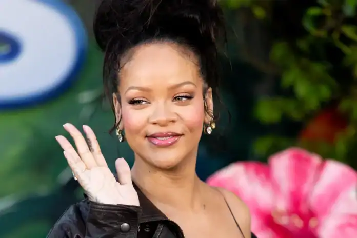Rihanna'nın Parfümlerine İngiltere'de Şok Toplatma Kararı