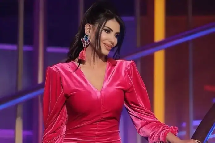Şarkıcı Hatice Balkon Temizliğinde Yürekleri Ağza Getirdi