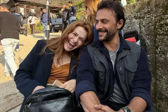 Set Aşkı Söylentileri Gündeme Bomba Gibi Düştü